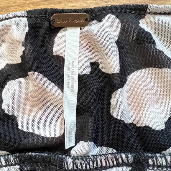 Free People Blouse Size M Black White Floral Meg Cropped Mesh - Picture 3 of 8